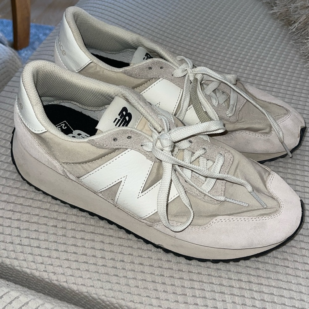 New Balance Tennis Shoes